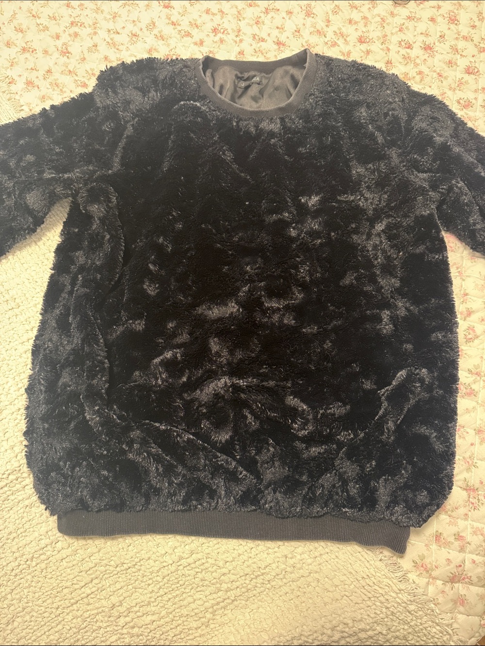 Cozy Plush Crewneck Sweater - Black